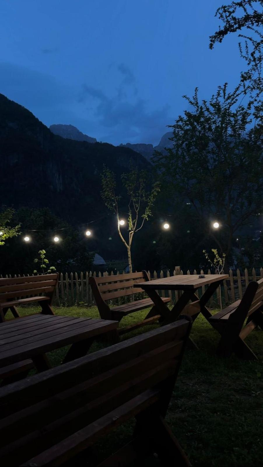 Bujtina Zici Hotel Theth Bagian luar foto