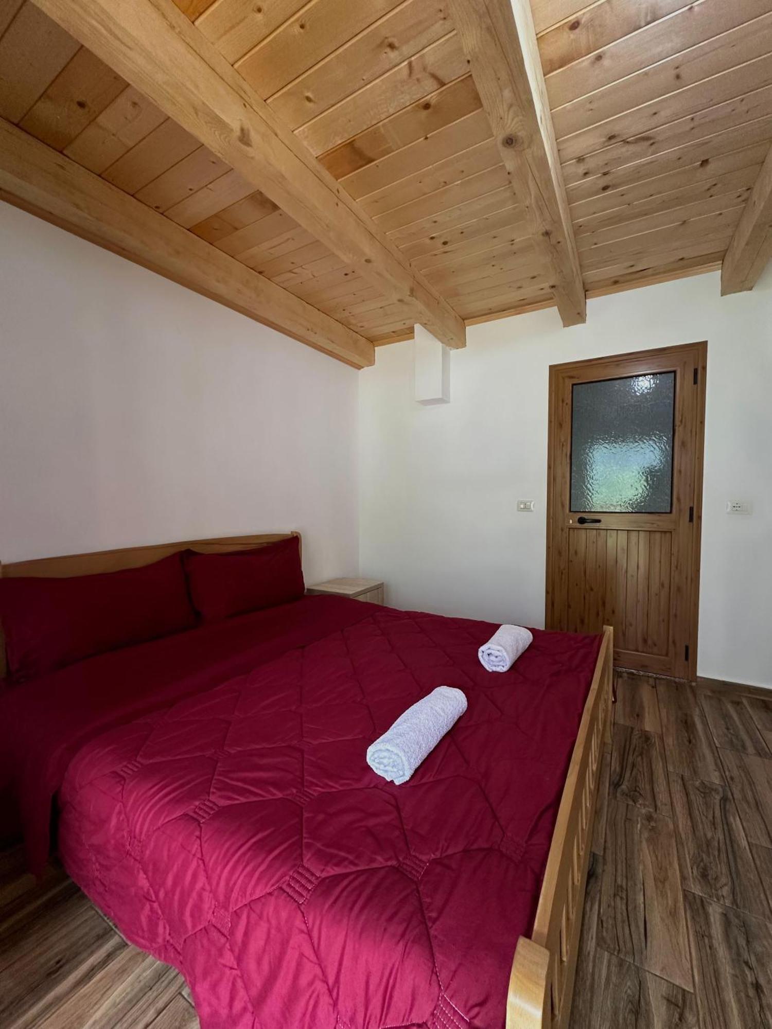 Bujtina Zici Hotel Theth Bagian luar foto