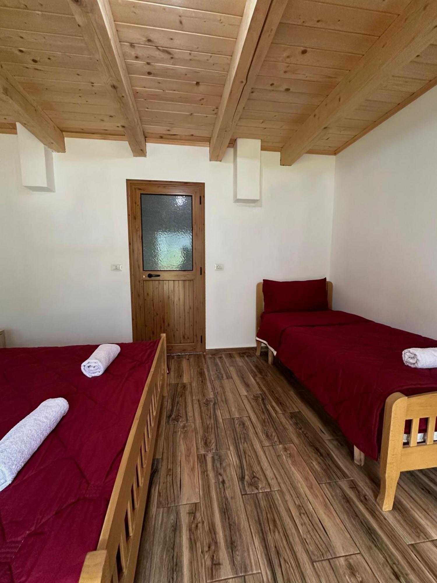 Bujtina Zici Hotel Theth Bagian luar foto