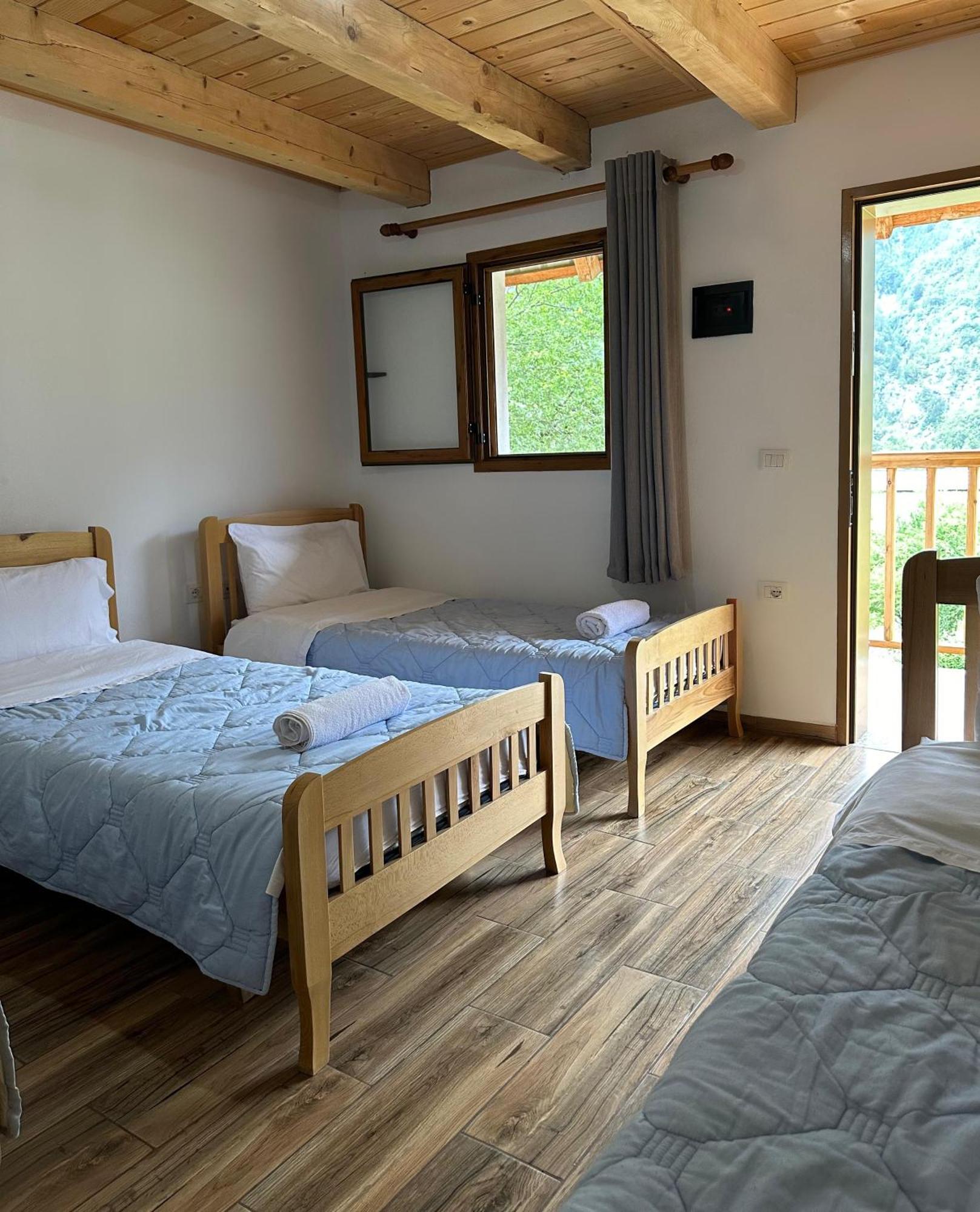 Bujtina Zici Hotel Theth Bagian luar foto