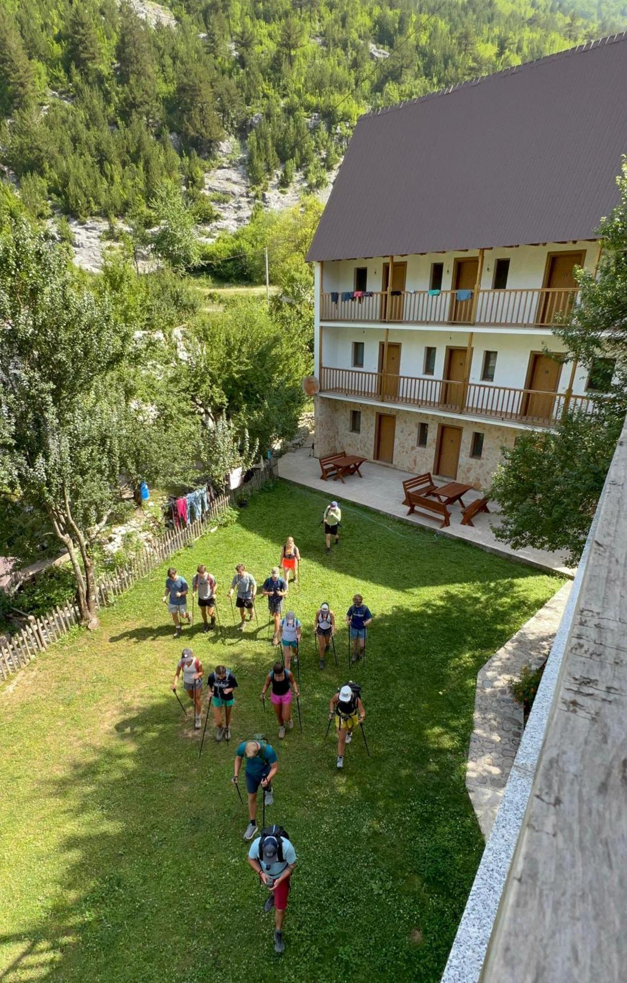 Bujtina Zici Hotel Theth Bagian luar foto