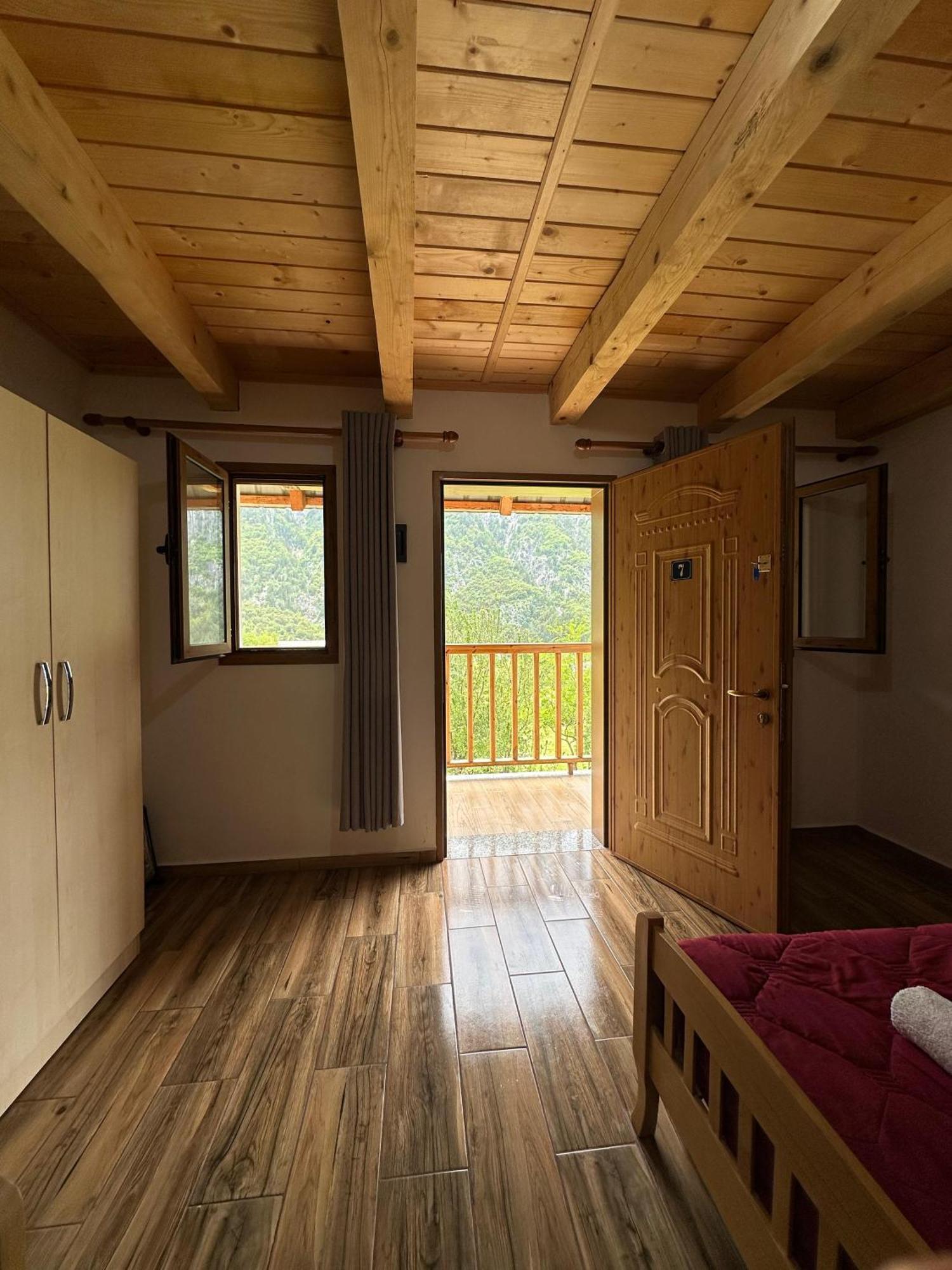 Bujtina Zici Hotel Theth Bagian luar foto