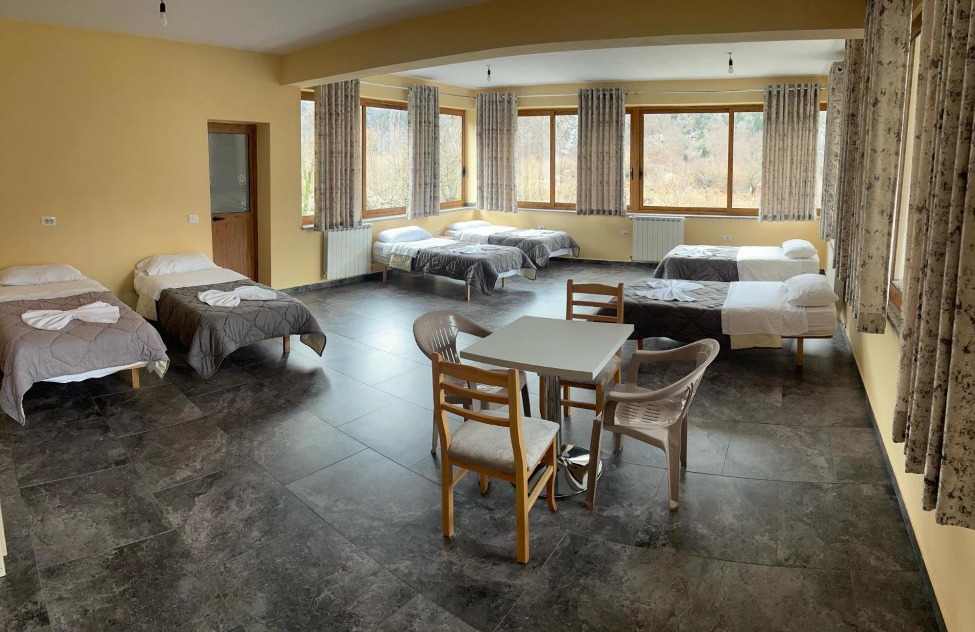 Bujtina Zici Hotel Theth Bagian luar foto