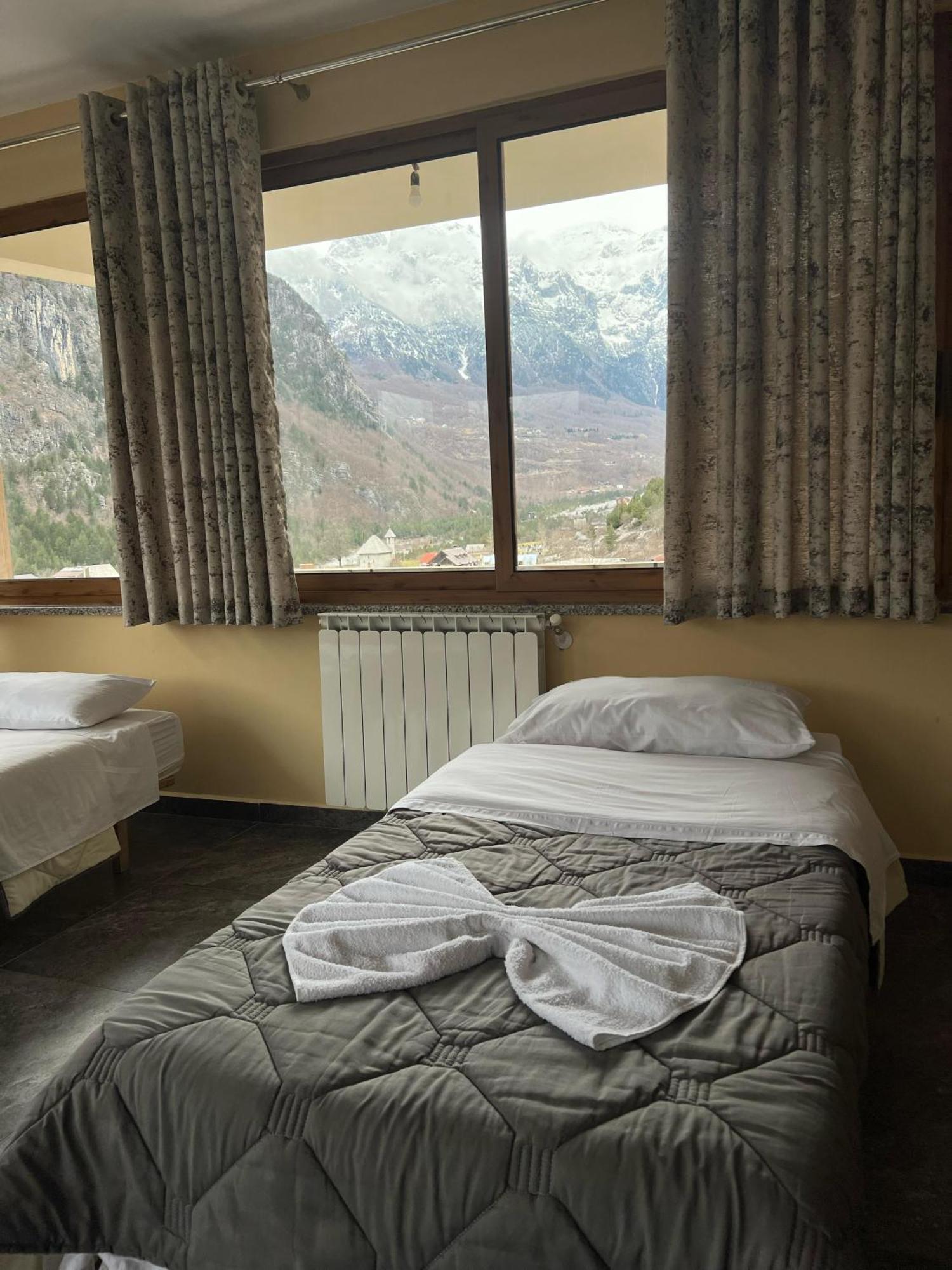 Bujtina Zici Hotel Theth Bagian luar foto