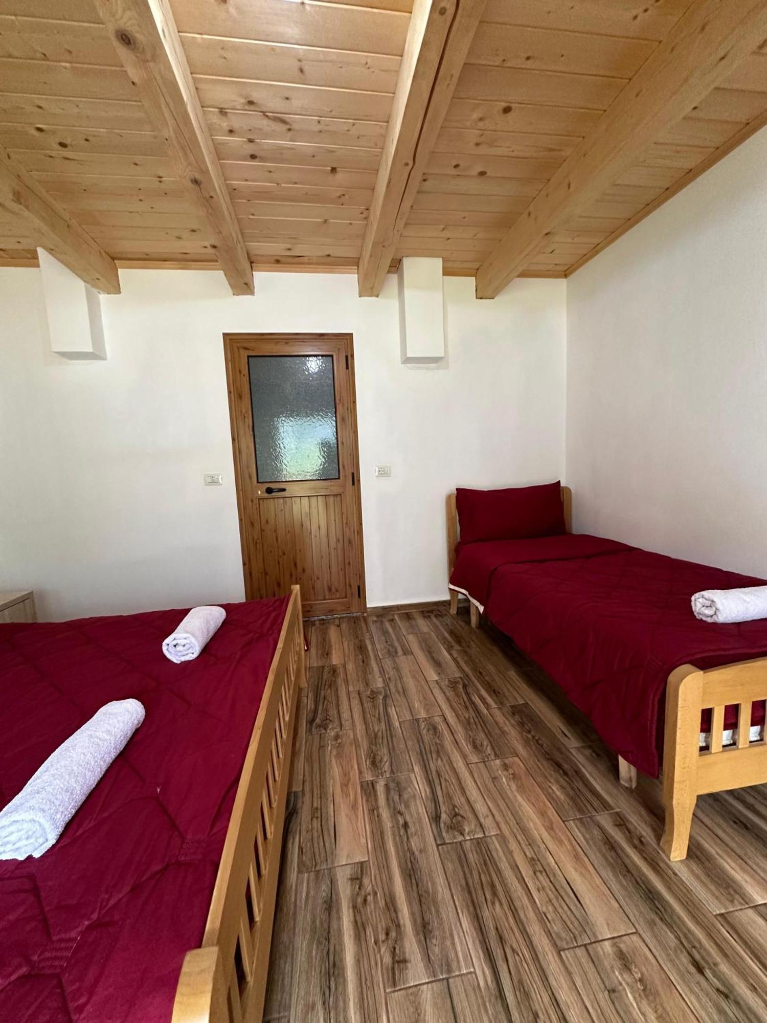 Bujtina Zici Hotel Theth Bagian luar foto