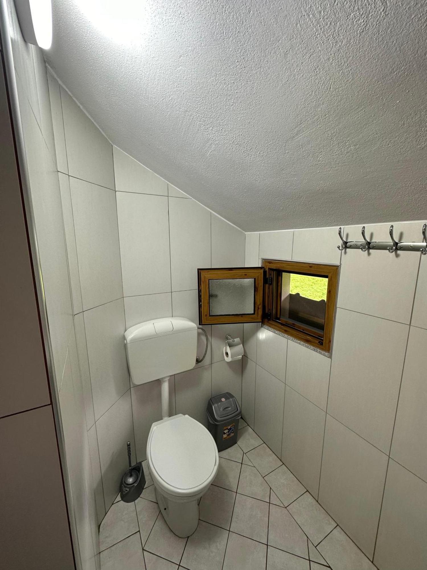 Bujtina Zici Hotel Theth Bagian luar foto
