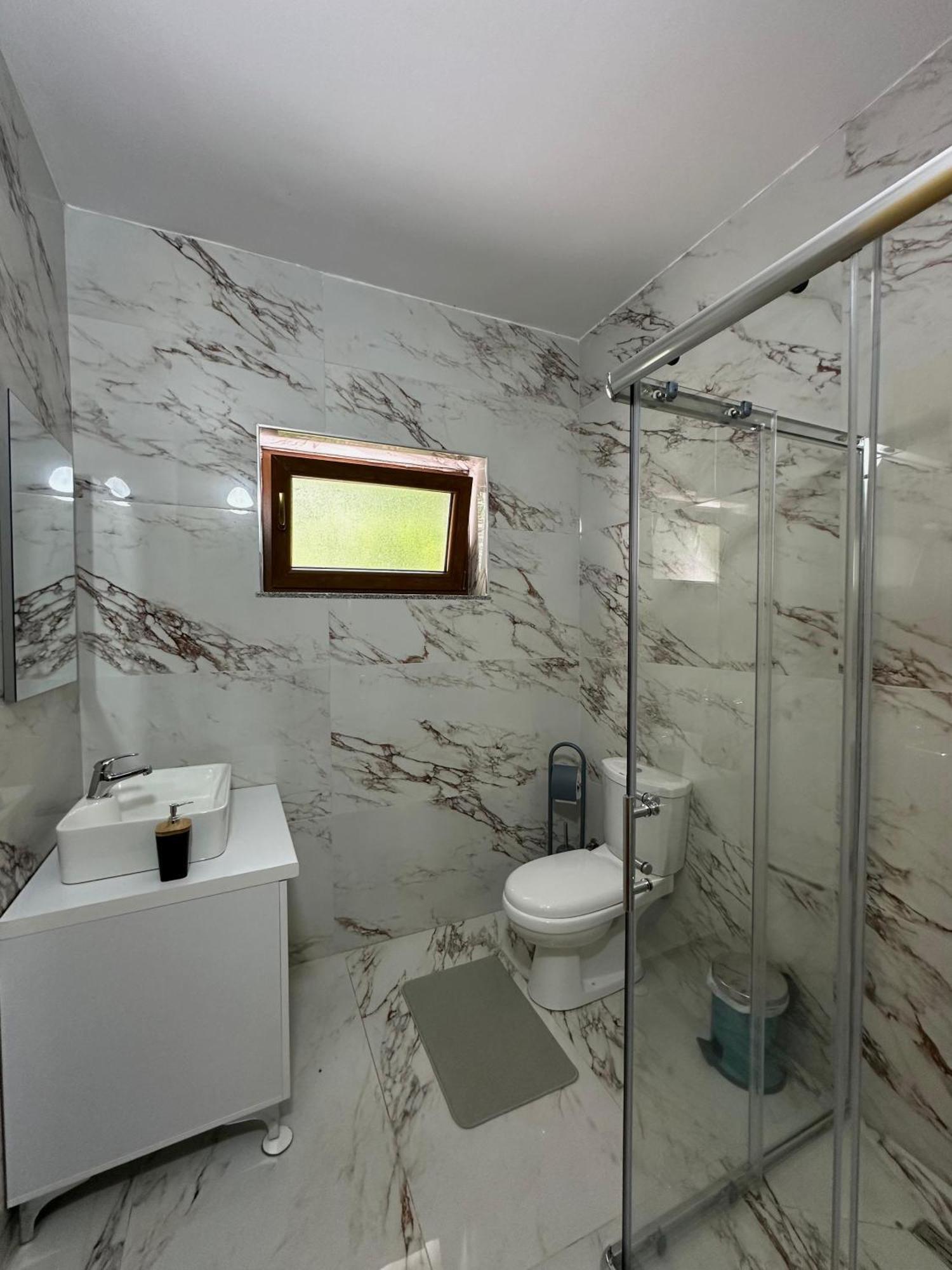 Bujtina Zici Hotel Theth Bagian luar foto