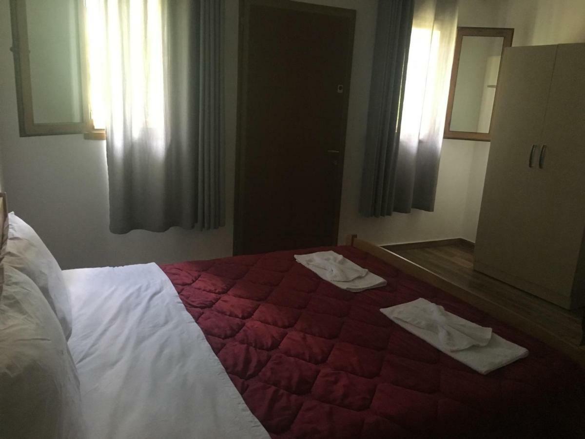 Bujtina Zici Hotel Theth Bagian luar foto