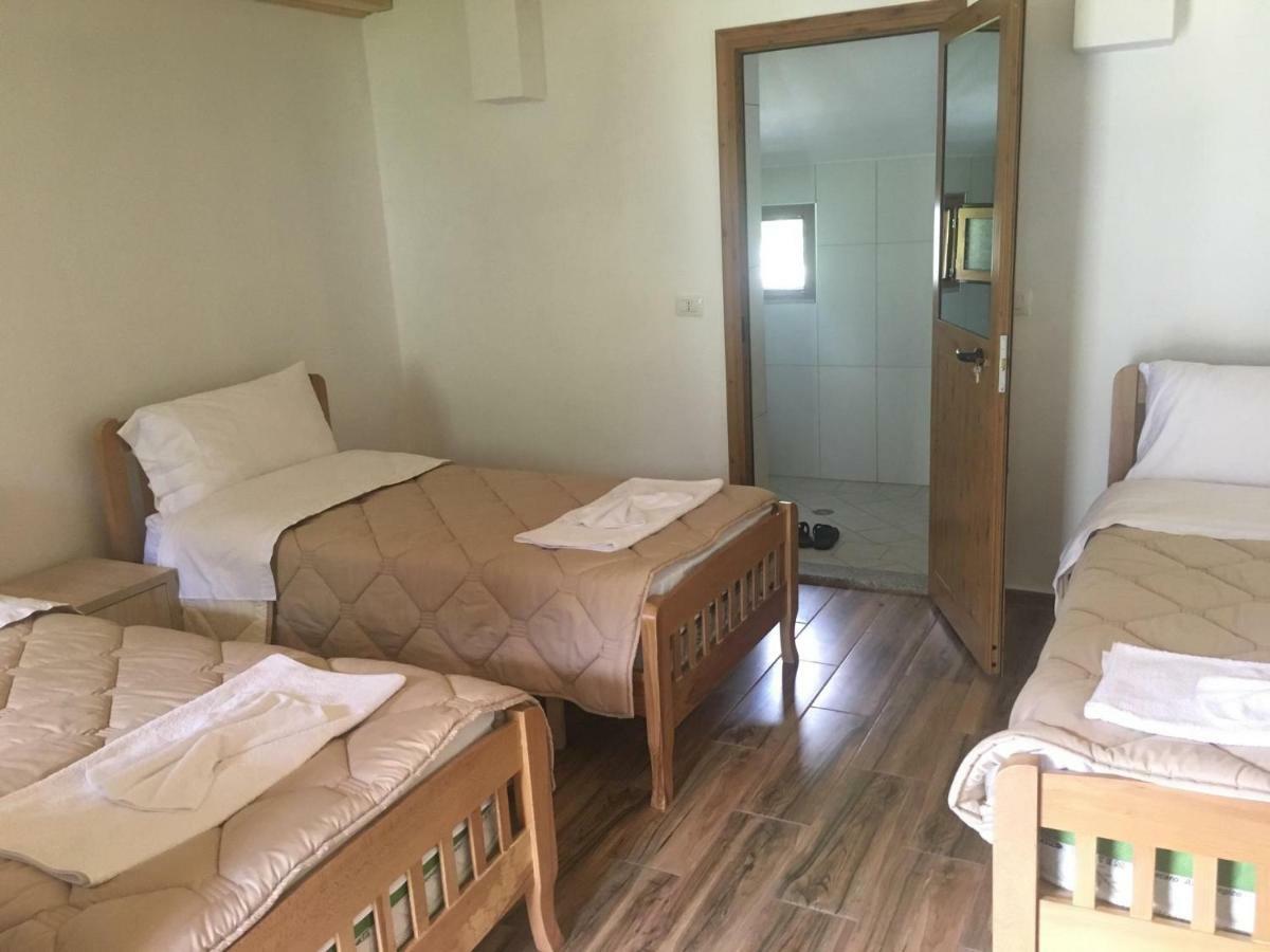 Bujtina Zici Hotel Theth Bagian luar foto