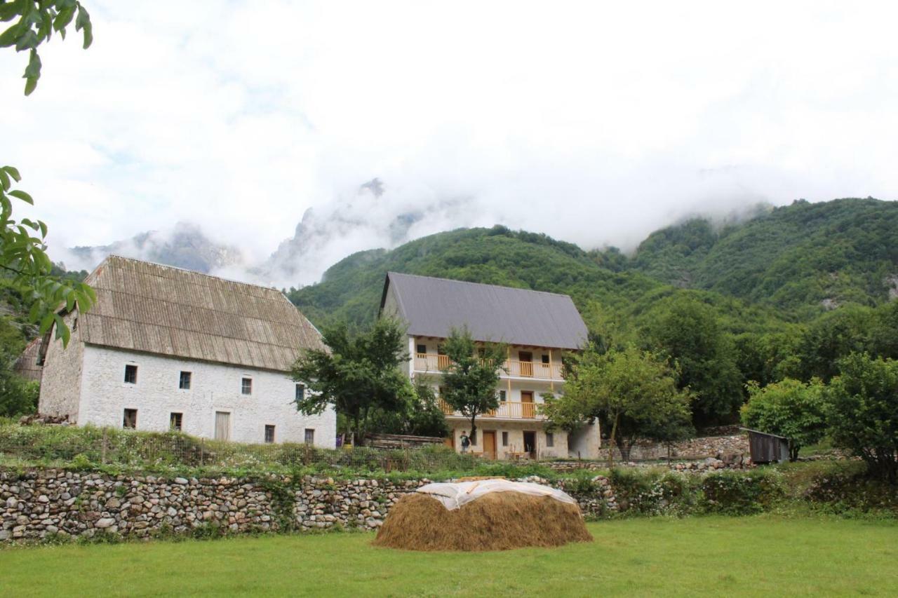 Bujtina Zici Hotel Theth Bagian luar foto