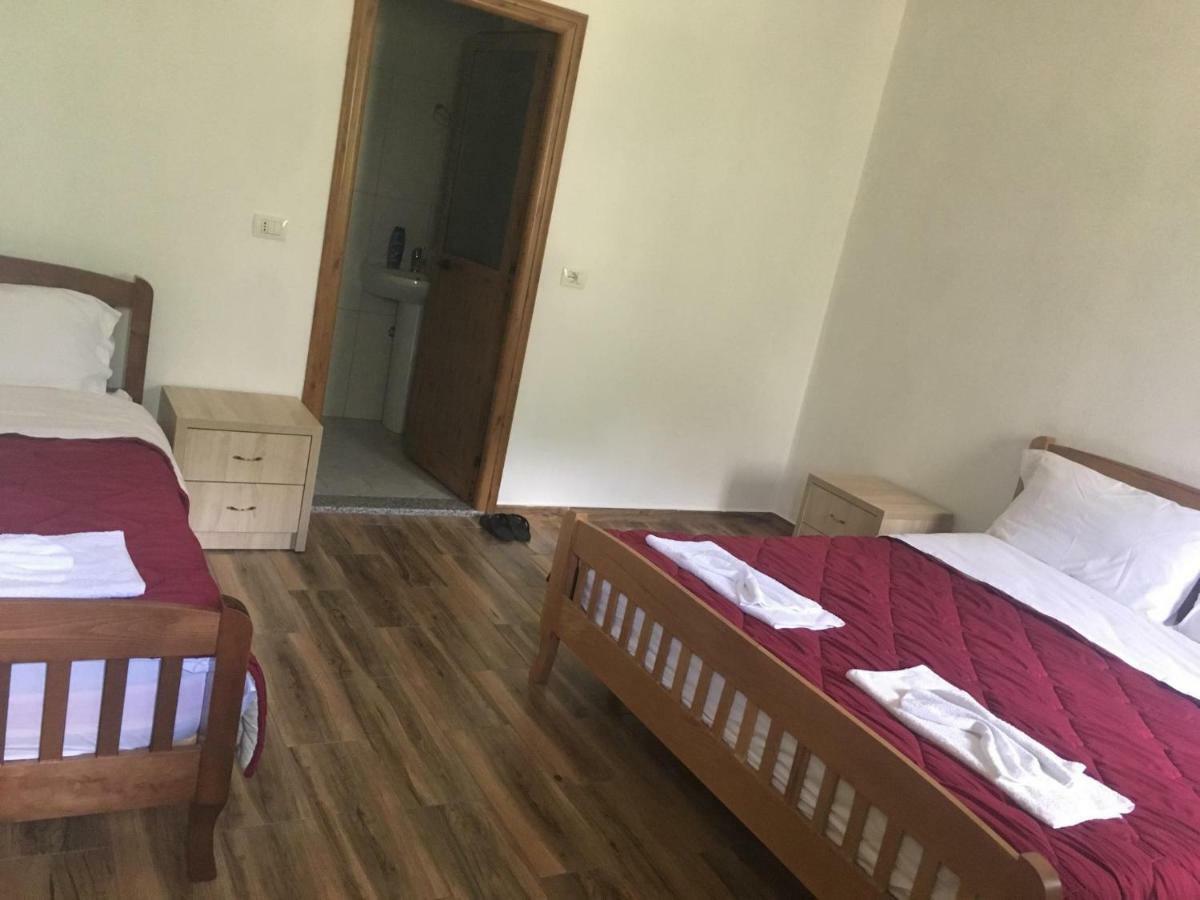 Bujtina Zici Hotel Theth Bagian luar foto