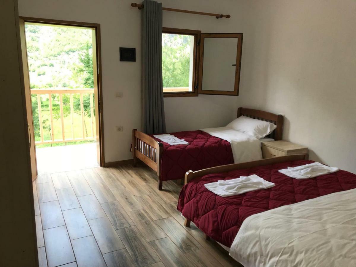Bujtina Zici Hotel Theth Bagian luar foto