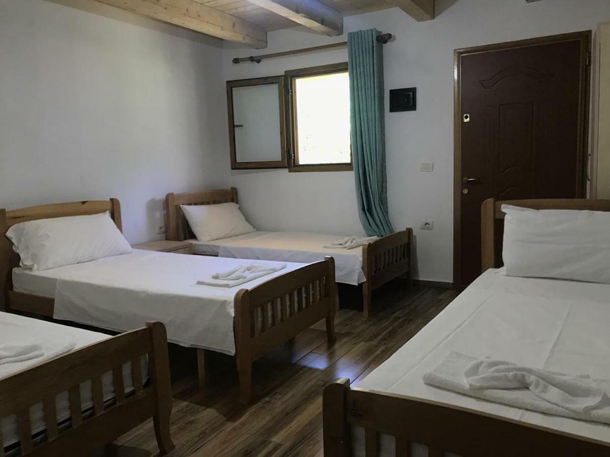 Bujtina Zici Hotel Theth Bagian luar foto