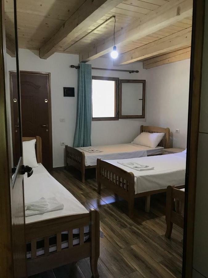 Bujtina Zici Hotel Theth Bagian luar foto