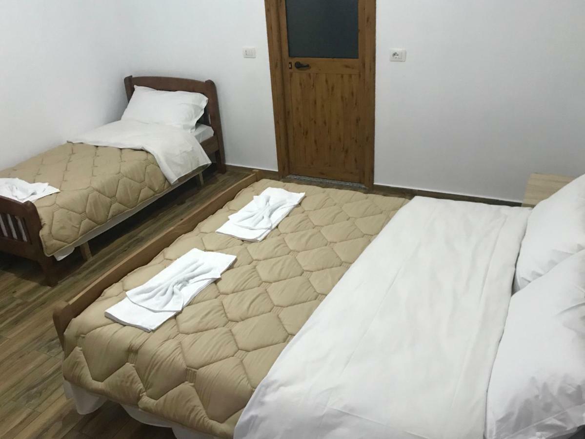 Bujtina Zici Hotel Theth Bagian luar foto
