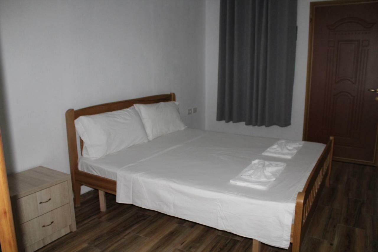 Bujtina Zici Hotel Theth Bagian luar foto