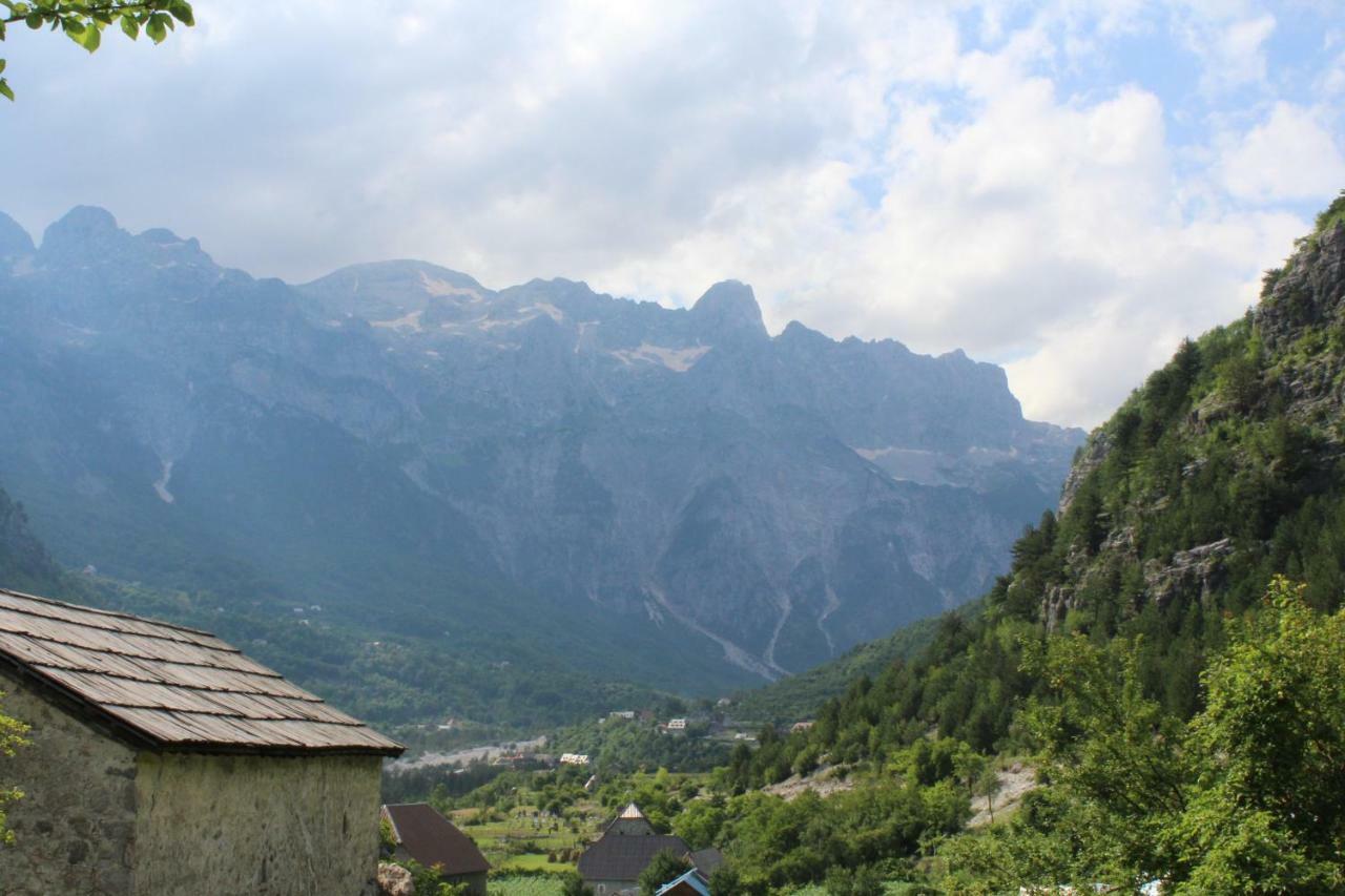 Bujtina Zici Hotel Theth Bagian luar foto